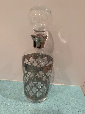 Culver Valencia Metallic Silver Finish Glass Decanter Round Spherical Stopper
